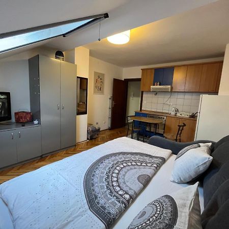 Ferienwohnung Studio In The Centre Of Novi Sad Exterior foto